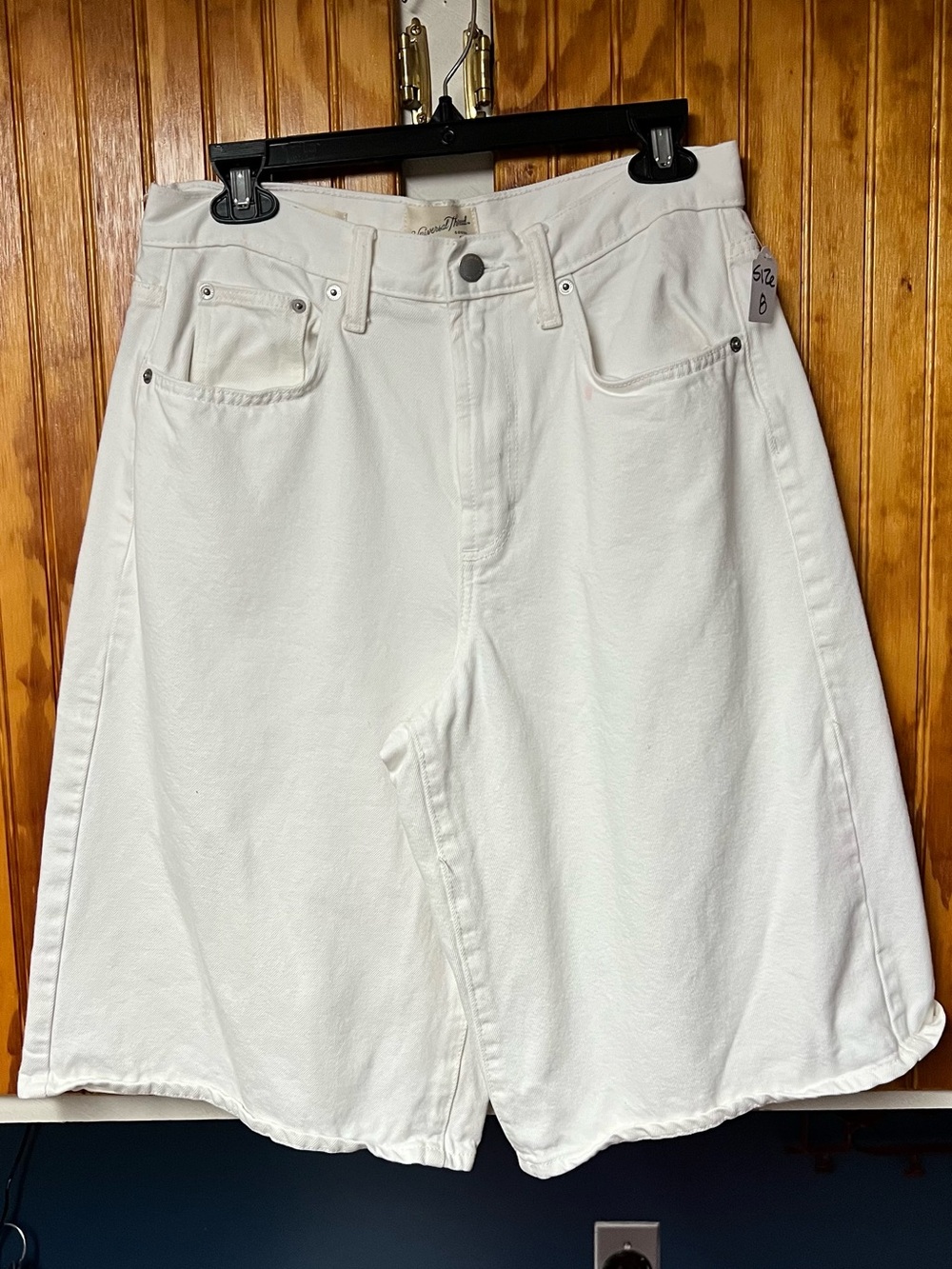 Universal thread Women’s White Denim Shorts size 8